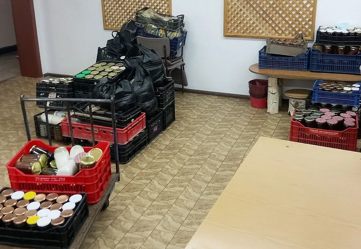 ОДБХ-Пазарджик установи над 2 тона храни без документи за произход на нерегламентиран пазар в района на Юндола