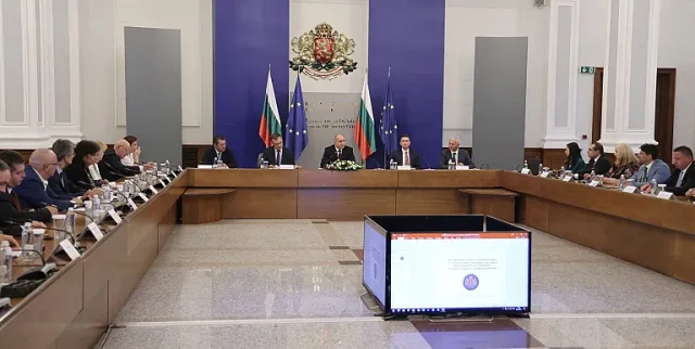 Радев постави нова голяма цел. Спешни решения