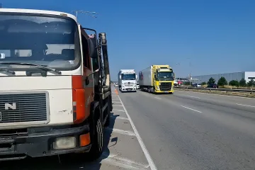 Шофьорите да внимават, големият трафик променя движението днес