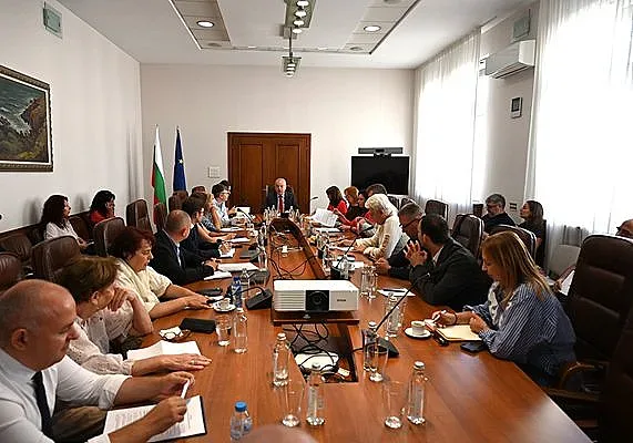среща при Гълъб Донев