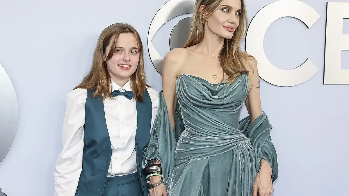 Още една от дъщерите на Пит и Джоли попари тежко баща си