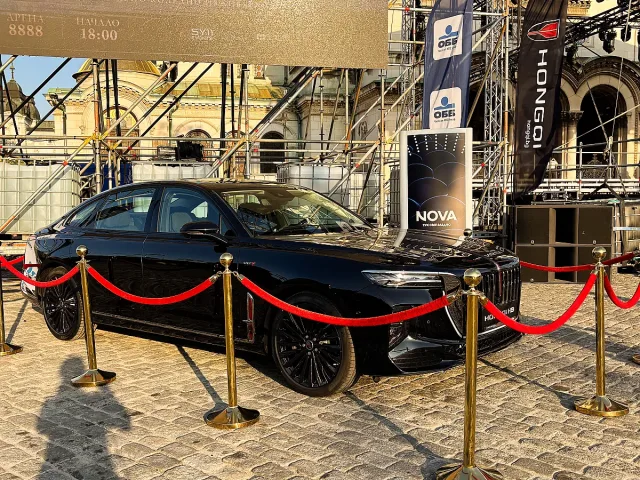 HONGQI направи предпремиерен дебют с два от моделите си на „Гала в София“ на Соня Йончева