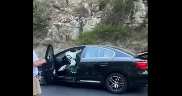 Свлачище в Кресненското дефиле затвори платното. Тапата не мърда 
