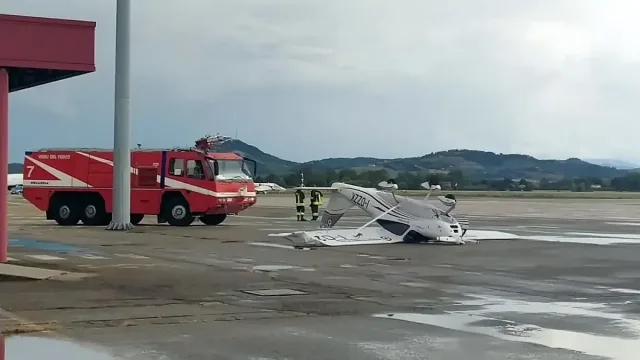 Силната буря преобърна 4 самолета