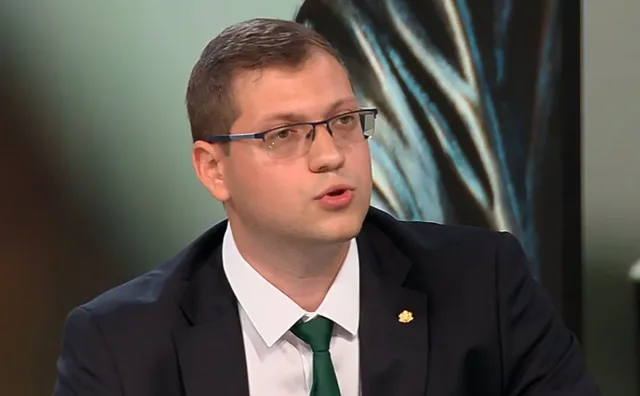 Депутат на Радев: Държавата се връща, чадърът пада