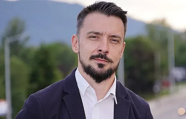 Шкварек помете жълтопаветната секта и пагубното влияние на либералите