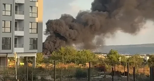 Огромен пожар във Варна. Човек с тежки изгаряния