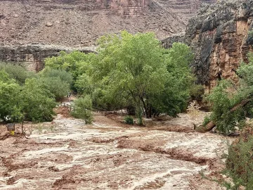 Гранд Каньон под вода: Над 20 души са в неизвестност след внезапен потоп