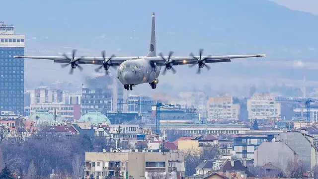 Американски военни самолети се появиха на летището в София