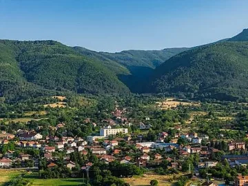 Пустеещ терен става златен. Нови заводи в наше село