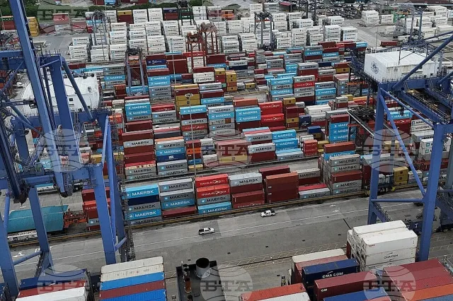 Турски фирми спират да возят контейнери в Черно море. Опасно много атаки