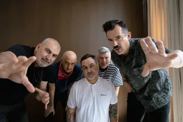 Остава с двойна изненада за феновете