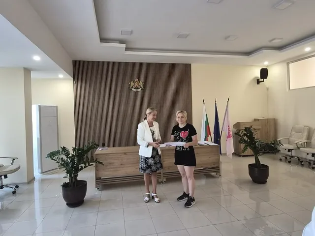 Семействата на още 17 новородени бяха подкрепени с ваучери за храна и памперси