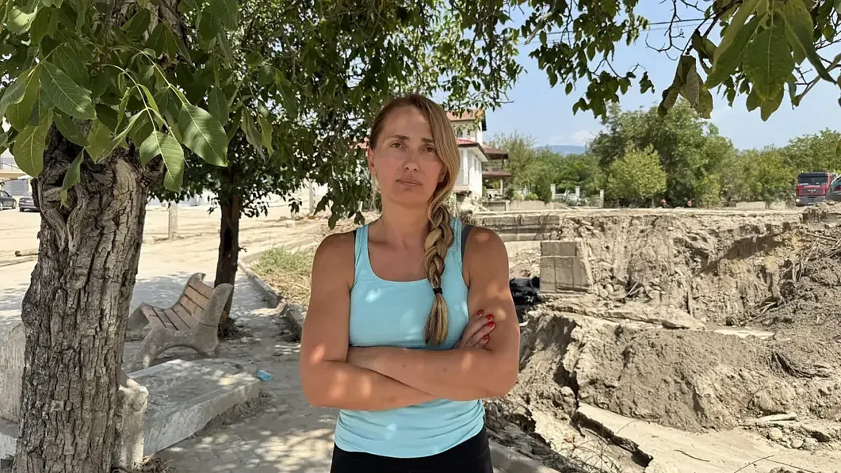 Гергана Петрова провокира полицията. Левски, Яне и Господ ме пазят