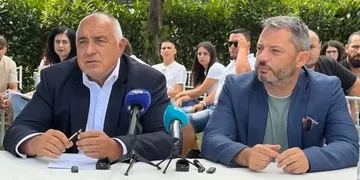 ГЕРБ се цепи. Страшни скандали за президента