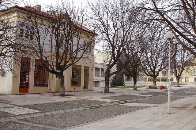 Исперих потъна в траур. Три дни скръб за двете убити момичета