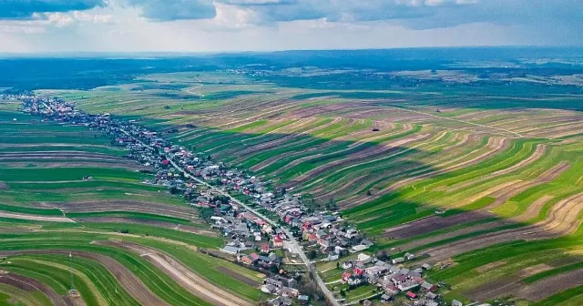 Малката Тоскана се разпростира на 9 километра, хиляди живеят на една улица