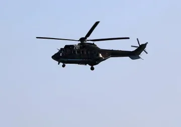 Военен хеликоптер се включи в гасенето на големия пожар над село Антон