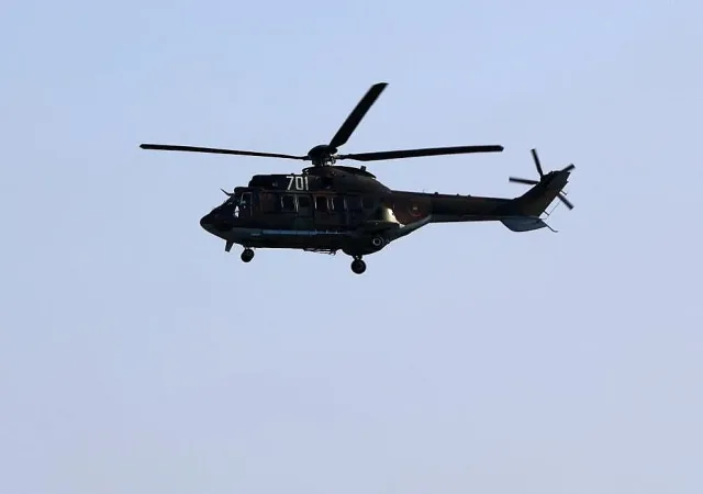 Военен хеликоптер се включи в гасенето на големия пожар над село Антон