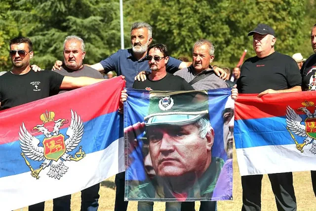 Хиляди се простиха с Ратко Младич в Белград