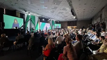 Първа промяна в инициативния комитет на Йотова и Вълчев