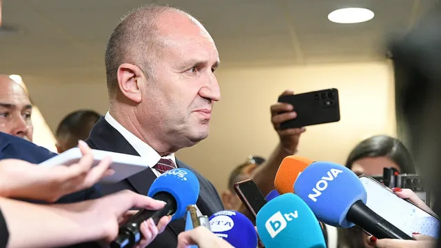 Среща на върха в Париж. Макрон посреща Радев в Елисейския дворец