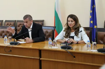 Министър Пеев възложи важна задача на новото ръководство на "Български пощи"