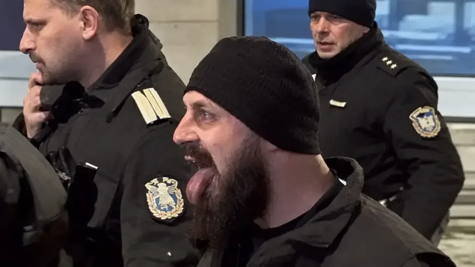 полицай протести