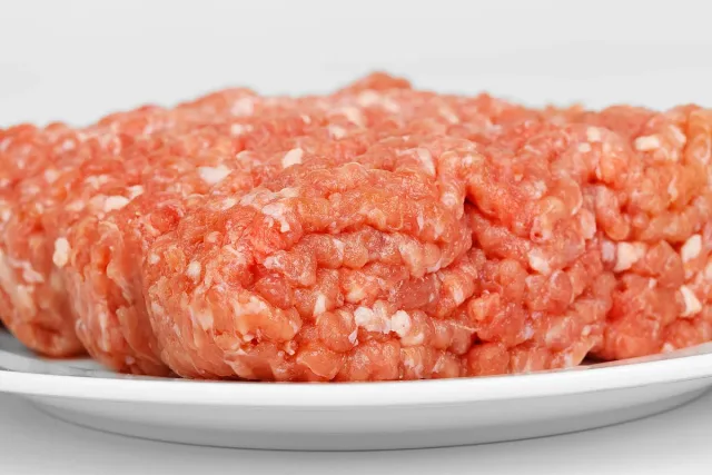 Трик с каймата спестява часове размразяване и място във фризера
