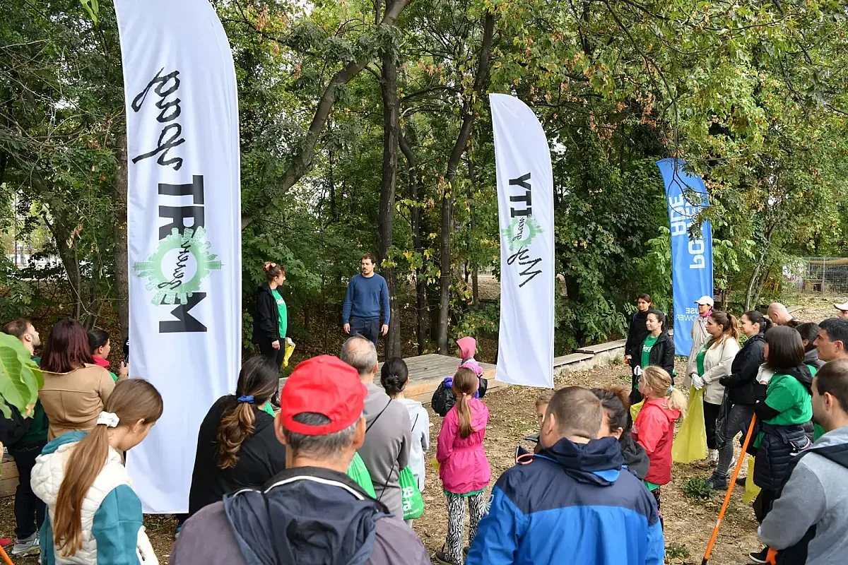Доброволци и партньори на Кока-Кола ХБК България изградиха нови пешеходни алеи край Перловска река