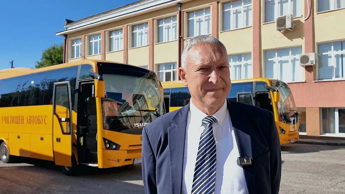На старта на учебната година: Решават сериозни проблеми с училищните автобуси
