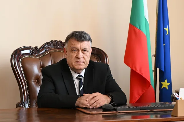 Просветният министър към децата: Не се страхувайте да грешите