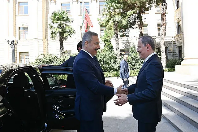 Хакан Фидан кацна в Баку. Първа среща