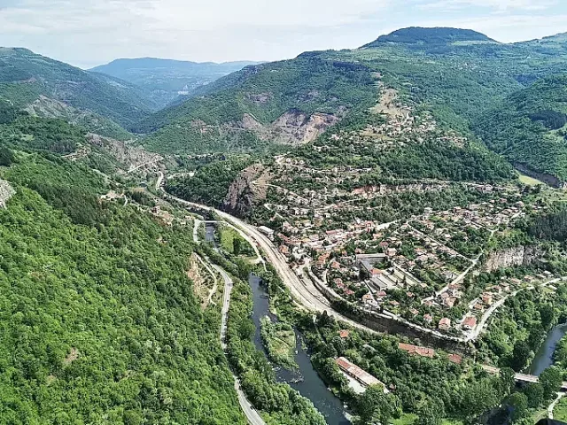 Село с райски водопад става имотно бижу. Пази тайните на Вазов