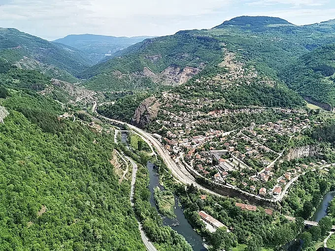 Село с райски водопад става имотно бижу. Пази тайните на Вазов
