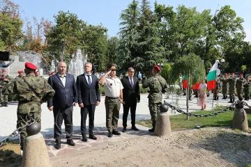 Стара Загора се преклони пред паметта на героите си и отбеляза 141 г. от Съединението на България