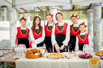 „Музикална шевица“ събра България в Археокомплекс „Долината на тракийските царе“ в празничния ден на Съединението