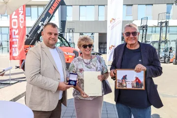 „Асарел-Медет“ дари нова машина за Българската антарктическа програма
