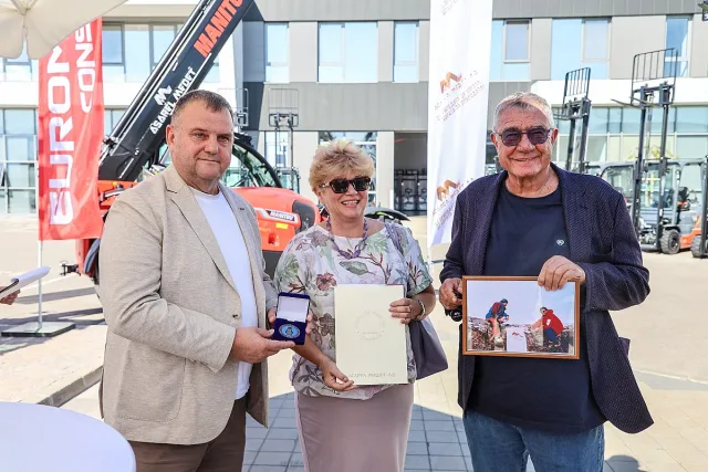 „Асарел-Медет“ дари нова машина за Българската антарктическа програма