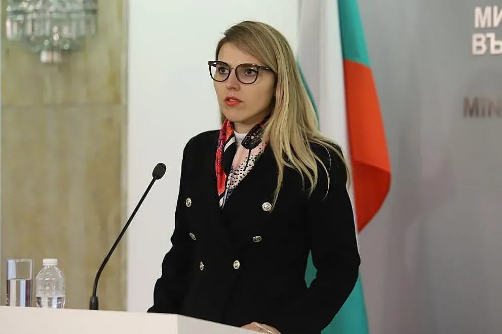 Велислава Петрова спешно извика посланика ни в ОАЕ, проверява мисията