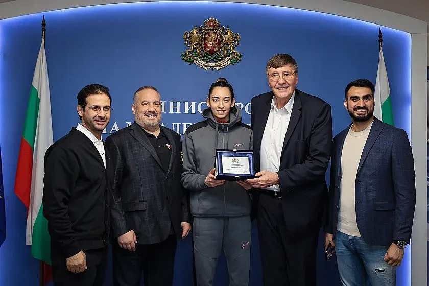 Кимия Ализаде получи почетен плакет. Има голяма цел за Париж