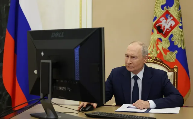 Рекорден вот в Русия и нулева опозиция. Путин циментира властта си сред дим и кибератаки