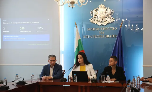 Ивкова отчете голям пробив в здравеопазването. Пари, апаратура и 100 нови амбулатории