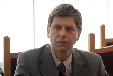 Бивш премиер подпали най-богатото село. Съседите му в ужас