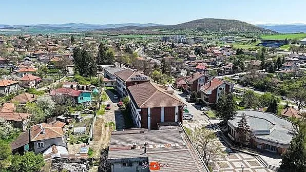 Златно село до София. Богатите наддават за къщи