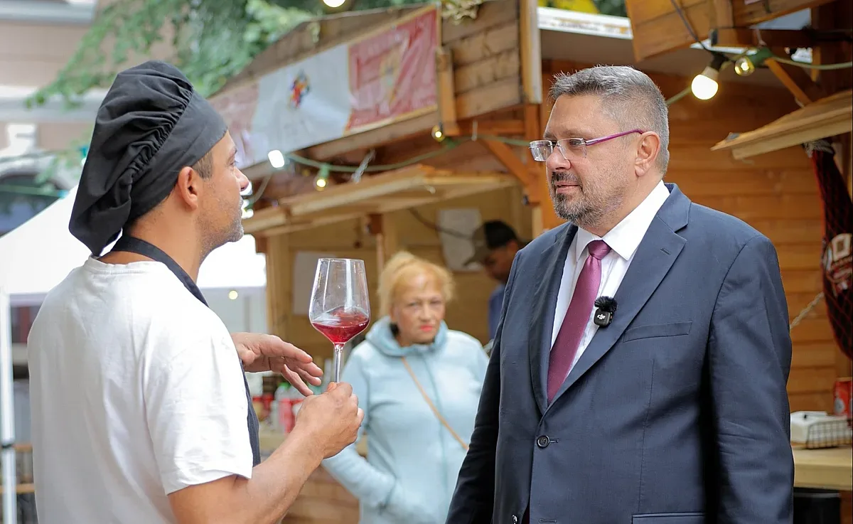 Кирил Вълчев посети Фестивала на побратимените градове в Ловеч