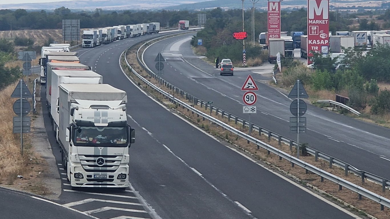 Ад на границата. 18 километра опашка