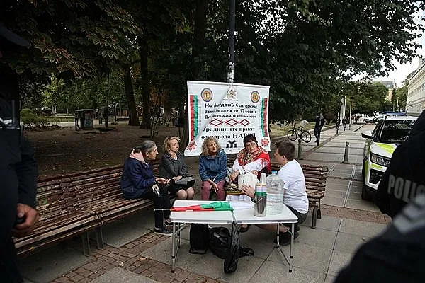 протести народен театър