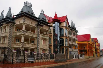 Бевърли Хилс на Източна Европа: Селото на милионерите е на Балканите