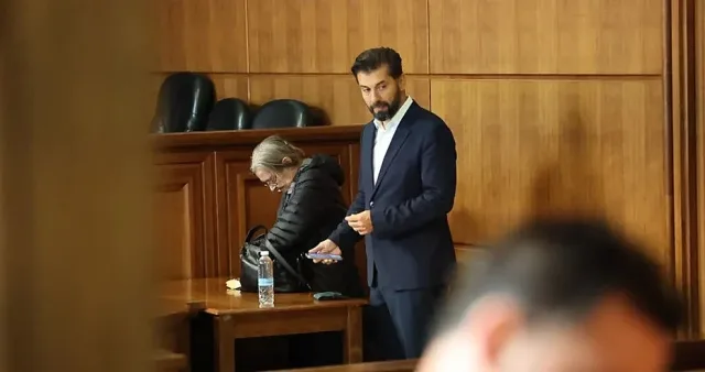 Примката се затяга. Кирил Петков отново в съда